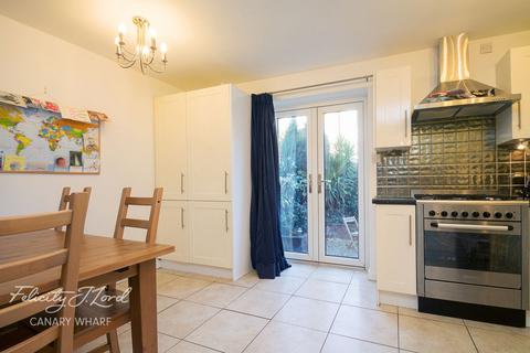 15 Blyth Close, London, E14 3DU