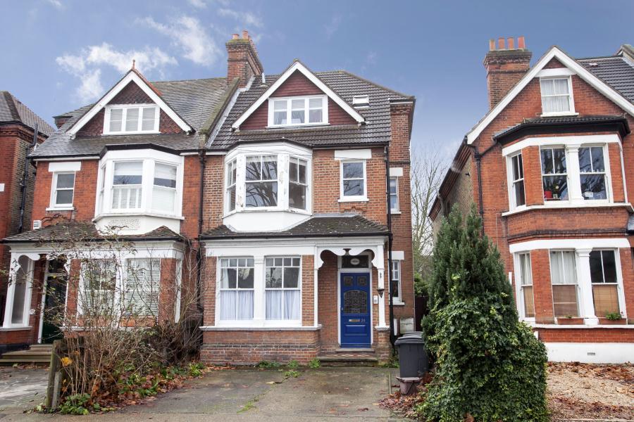Balaclava Road, Surbiton 1 bed flat £1,225 pcm (£283 pw)