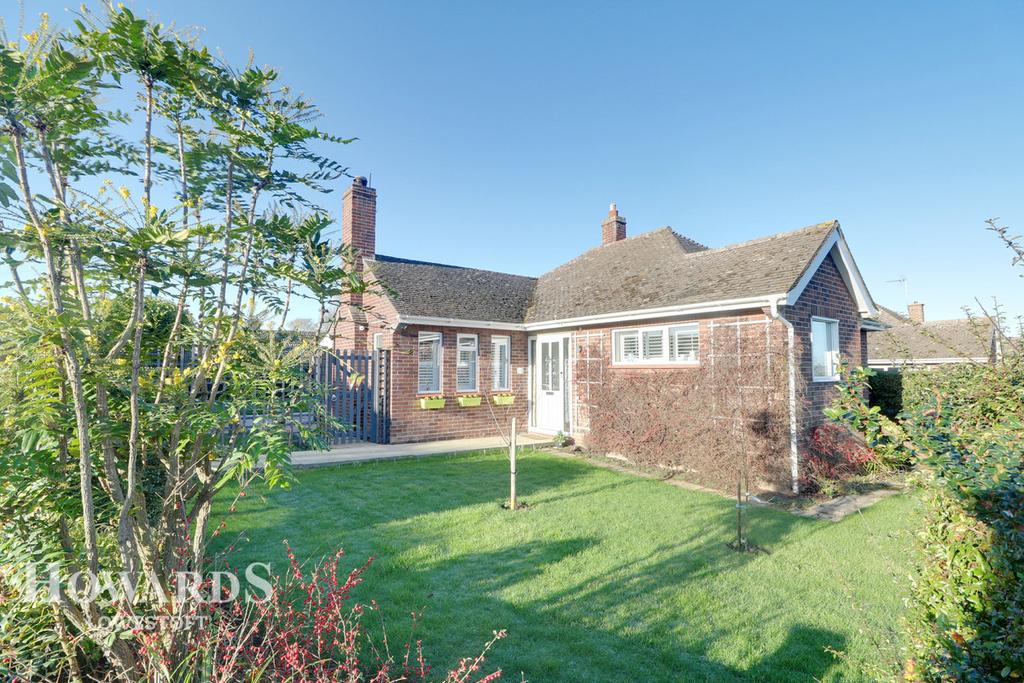 Dixon Drive, Lowestoft 2 bed detached bungalow for sale £300,000