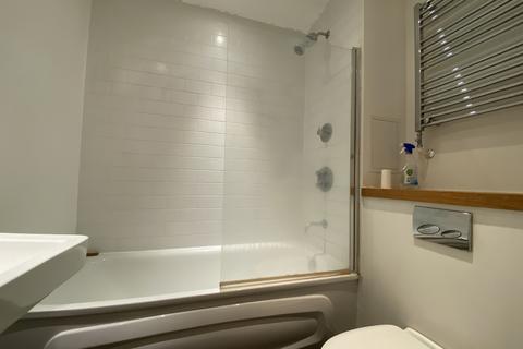 1 bedroom flat to rent, 3 Arboretum Place, IG11