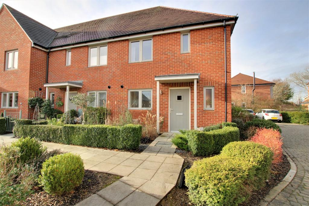 WALTHAM CHASE EXPLORE WITH OUR 360 TOUR 3 bed end of terrace house £320,000
