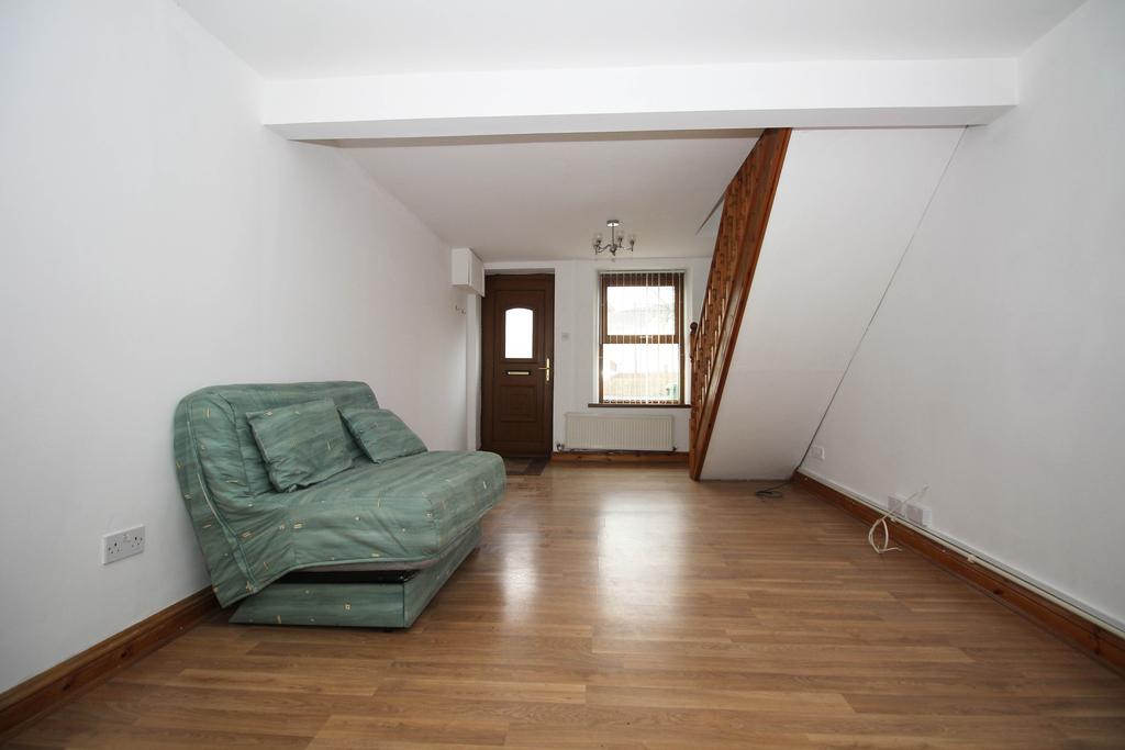 Brecon Road, Hirwaun CF44 9NL 2 bed end of terrace house £495 pcm (£