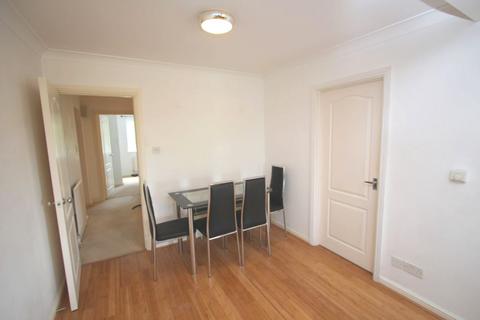 3 bedroom flat to rent, Portsmouth Road, Kingston upon Thames KT1