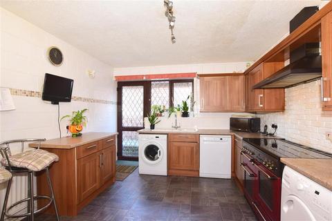 136 Avery Way, Allhallows, Rochester, ME3 9PX