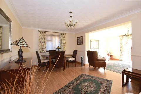 136 Avery Way, Allhallows, Rochester, ME3 9PX