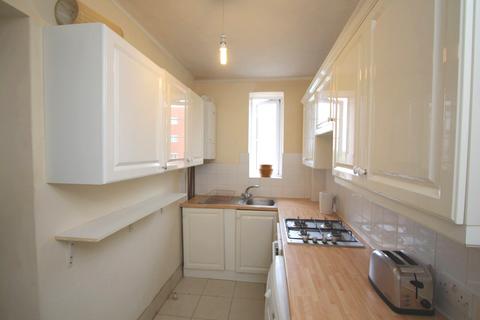 3 bedroom flat to rent, Portsmouth Road, Surbiton KT6