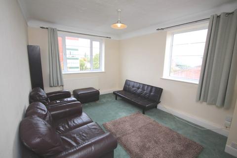 3 bedroom flat to rent, Portsmouth Road, Surbiton KT6