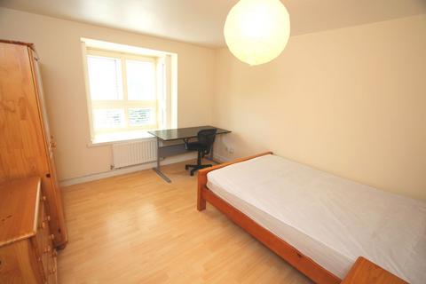 3 bedroom flat to rent, Mill Place, Kingston Upon Thames KT1