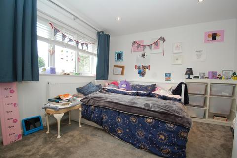 57 Hazell Way, Stoke Poges, Slough, SL2 4DG