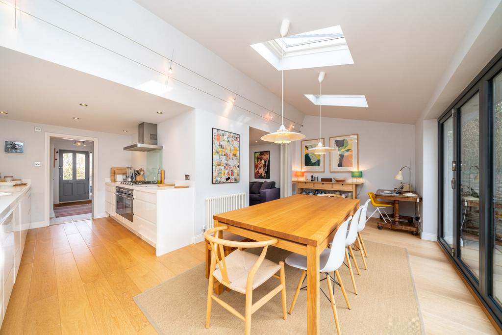 Finch Road, Berkhamsted HP4 4 bed detached house £960,000