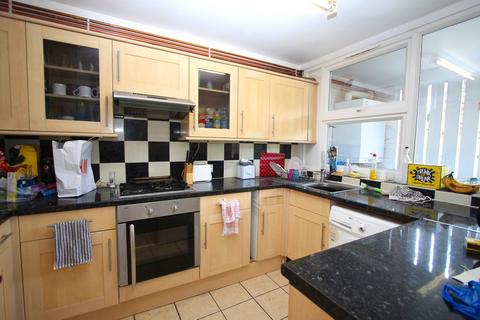 4 bedroom flat to rent, The Crescent, Surbiton KT6