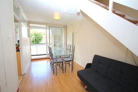 4 bedroom flat to rent, The Crescent, Surbiton KT6