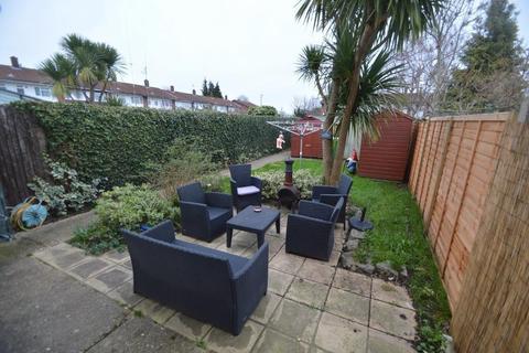 87 Tamar Way, Slough, SL3 8SY