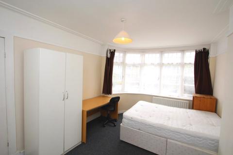 4 bedroom house to rent, Cheyne Hill, Surbiton KT5