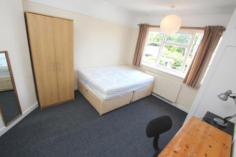 4 bedroom house to rent, Cheyne Hill, Surbiton KT5