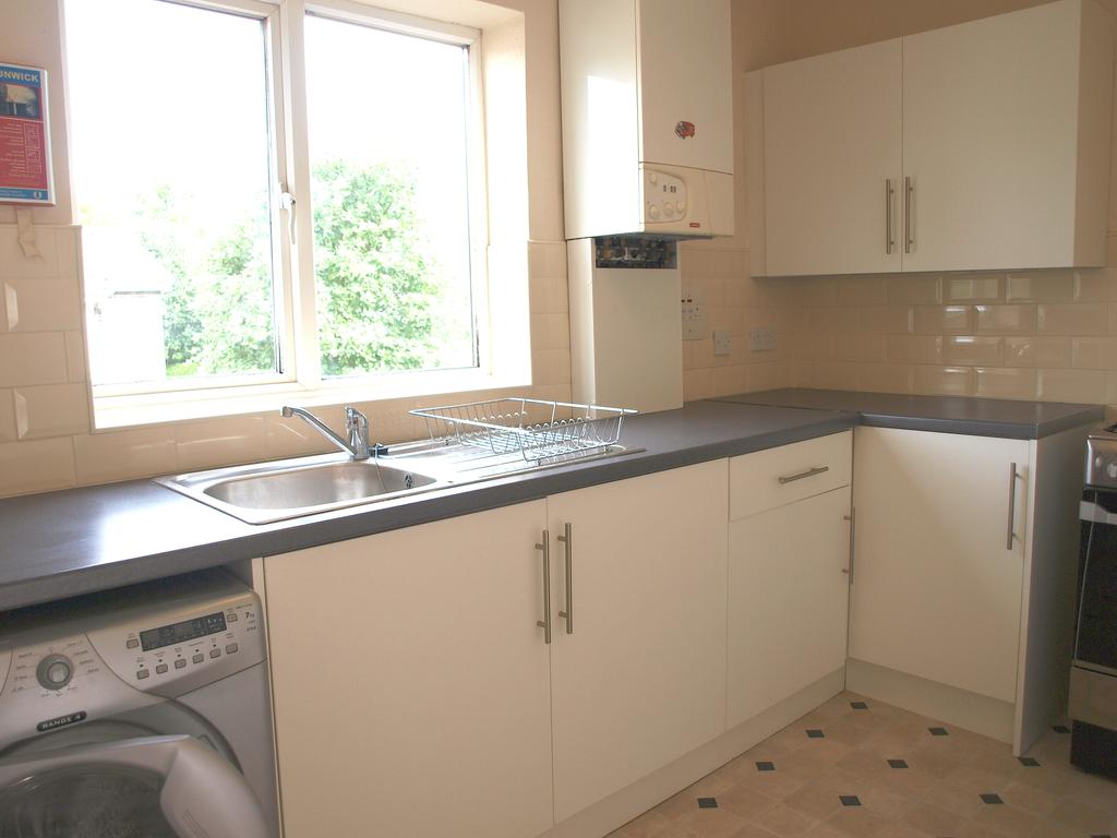 Sorrel Bank, Forestdale, Croydon CR0 1 bed flat £875 pcm (£202 pw)