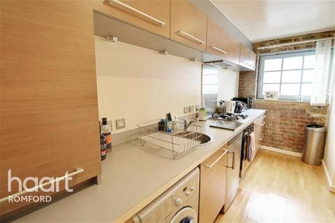2 bedroom flat to rent - North Block - The Railstore - Gidea Park - RM2