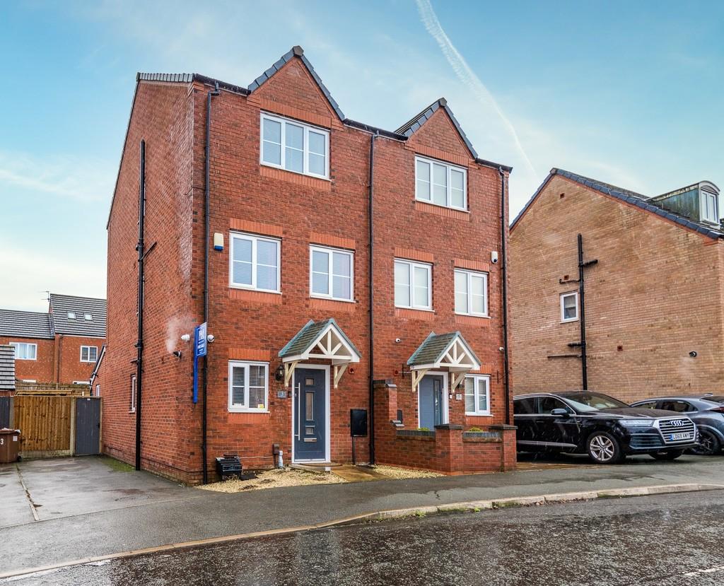 Newlove Avenue, St. Helens 4 bed semidetached house £195,000