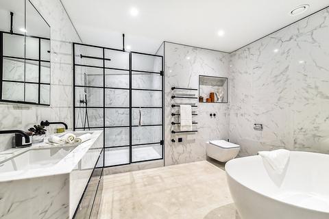 2 bedroom penthouse to rent, Floral Street, WC2E