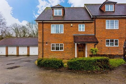 70 Aris Way, Buckingham, MK18 1FX