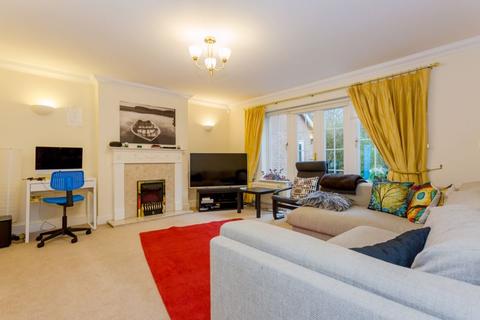 70 Aris Way, Buckingham, MK18 1FX