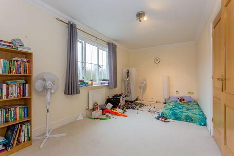 70 Aris Way, Buckingham, MK18 1FX