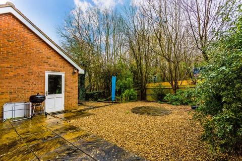 70 Aris Way, Buckingham, MK18 1FX