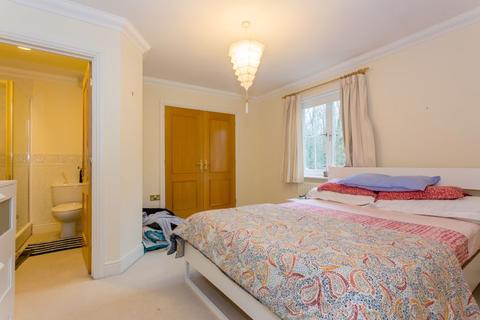 70 Aris Way, Buckingham, MK18 1FX