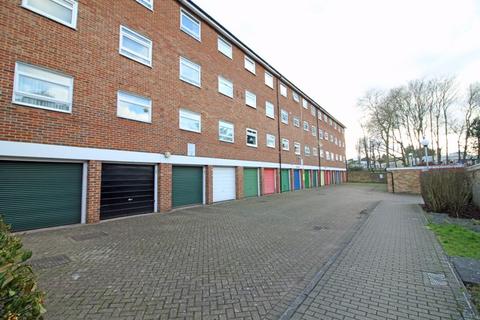 8 Cotelands, Croydon, CR0 5UD