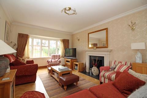 20 Downsway, South Croydon, CR2 0JA