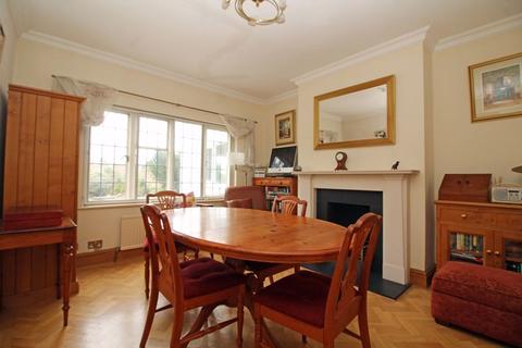 20 Downsway, South Croydon, CR2 0JA