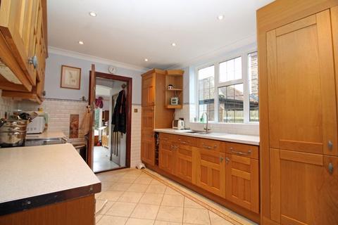 20 Downsway, South Croydon, CR2 0JA