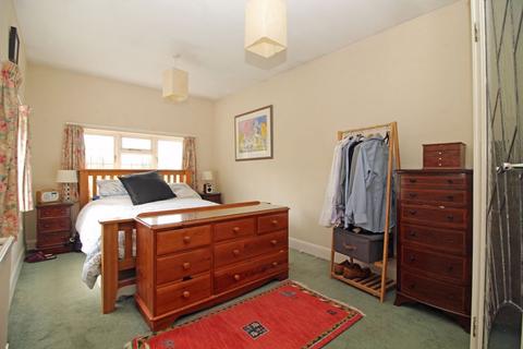20 Downsway, South Croydon, CR2 0JA