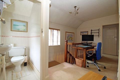20 Downsway, South Croydon, CR2 0JA