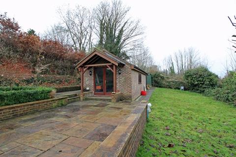 20 Downsway, South Croydon, CR2 0JA