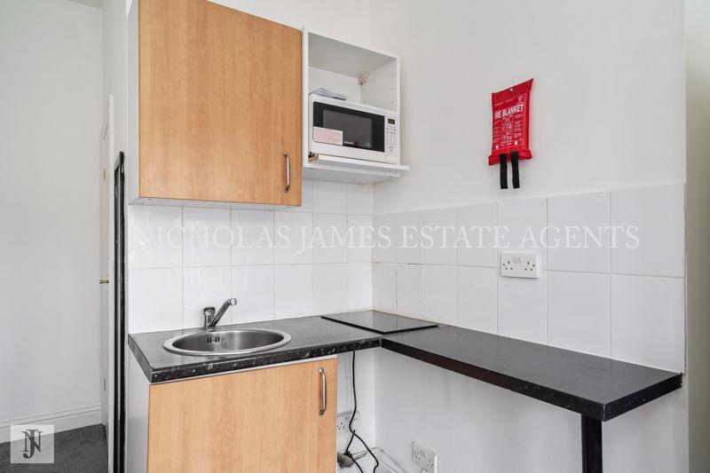 Redbourne Avenue Finchley Central, London N3 ALL BILLS INCLUDED Studio