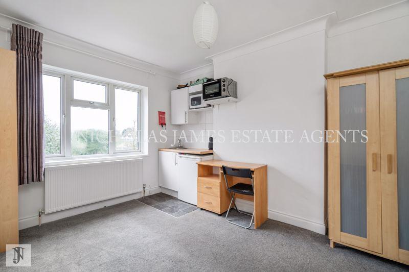 Lichfield Grove, Finchley Central, London N3 BILLS INCLUDED Studio £