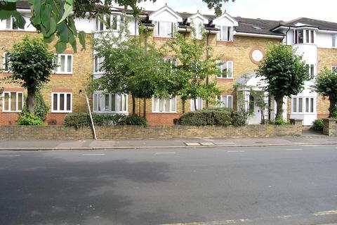 1 bedroom apartment to rent, WIMBLEDON TOWN CENTRE - PARTICULARLY WELL REFURBISHED FLAT WITH PARKING