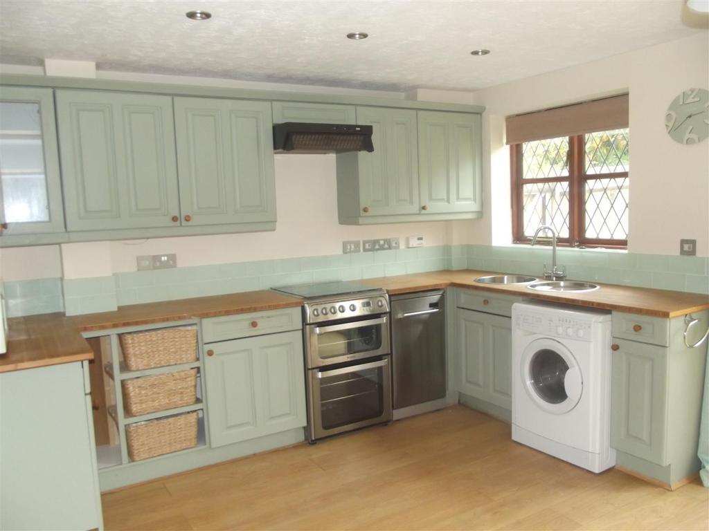 Wayfield Avenue, Hove 3 bed semidetached house £1,395 pcm (£322 pw)