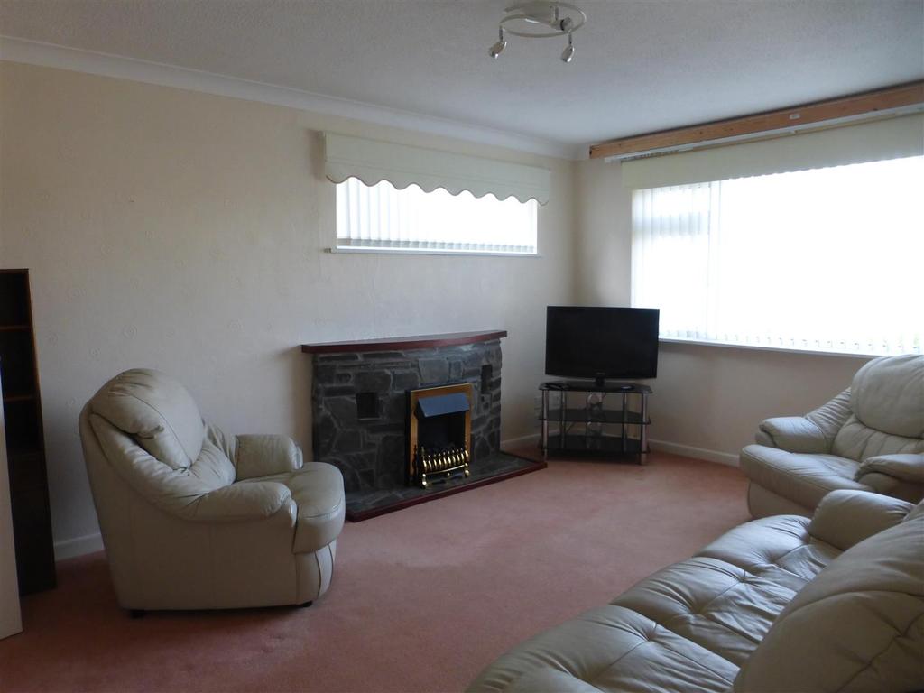 Walton Way, Barnstaple 3 bed detached house £875 pcm (£202 pw)