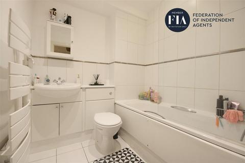 7 Temeraire Place, Brentford, TW8 0HW