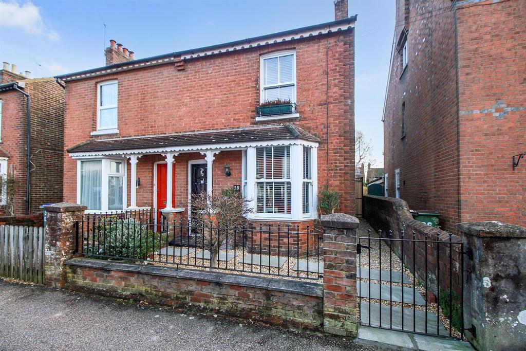 Barrington Road, Horsham 2 bed semidetached house £415,000