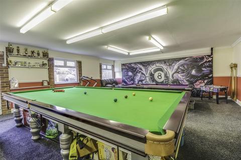 6 Cherrybrook, Southend-on-sea, SS1 3QZ