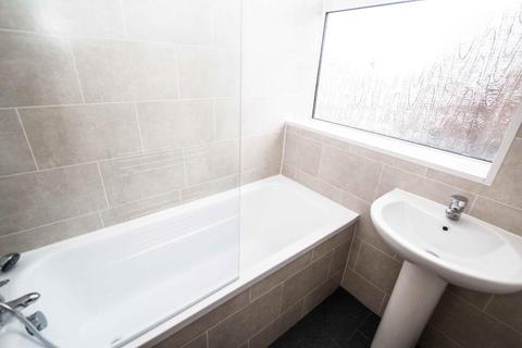 8 Eden Gardens, Leeds, LS4 2TQ