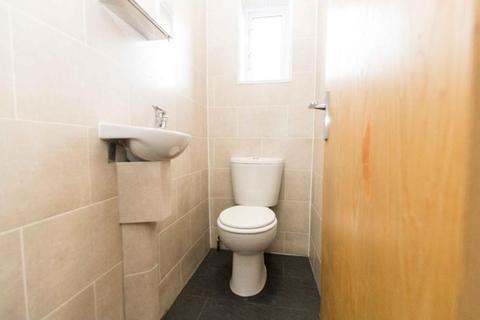 8 Eden Gardens, Leeds, LS4 2TQ
