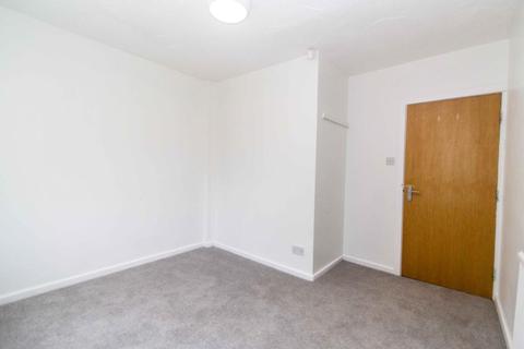 8 Eden Gardens, Leeds, LS4 2TQ