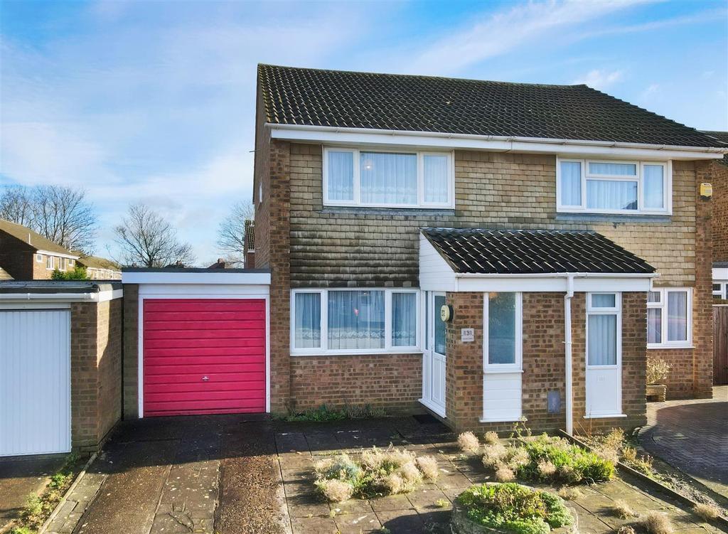 Hunter Drive, Bletchley, Milton Keynes 2 bed semidetached house £250,000