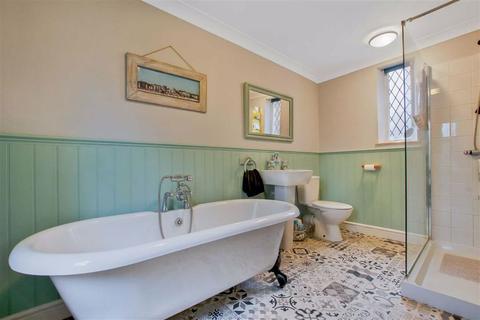 Cemetery Lodge Upgate, Louth, LN11 9QW