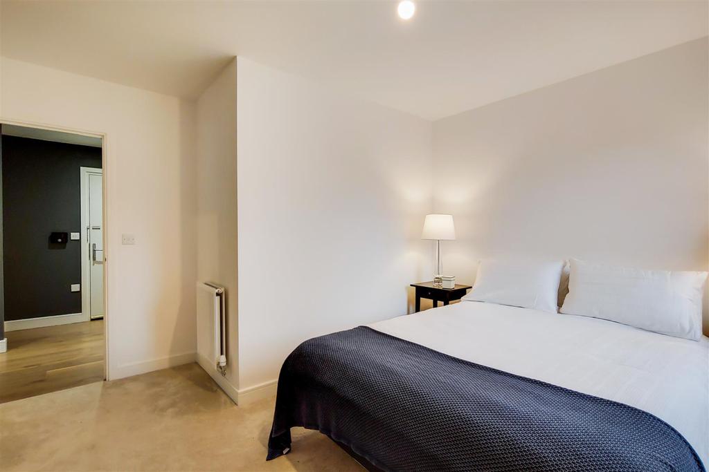 5 Bedroom 2-0.jpg
