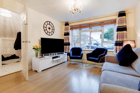 53 Winsbeach, London, E17 3RQ